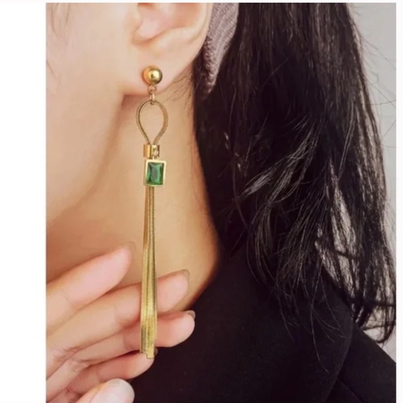 ❤️ FREE Emerald Tassel Fringe Chic Glam Party Faux Classy Elegant Drop Earrings - Picture 1 of 4